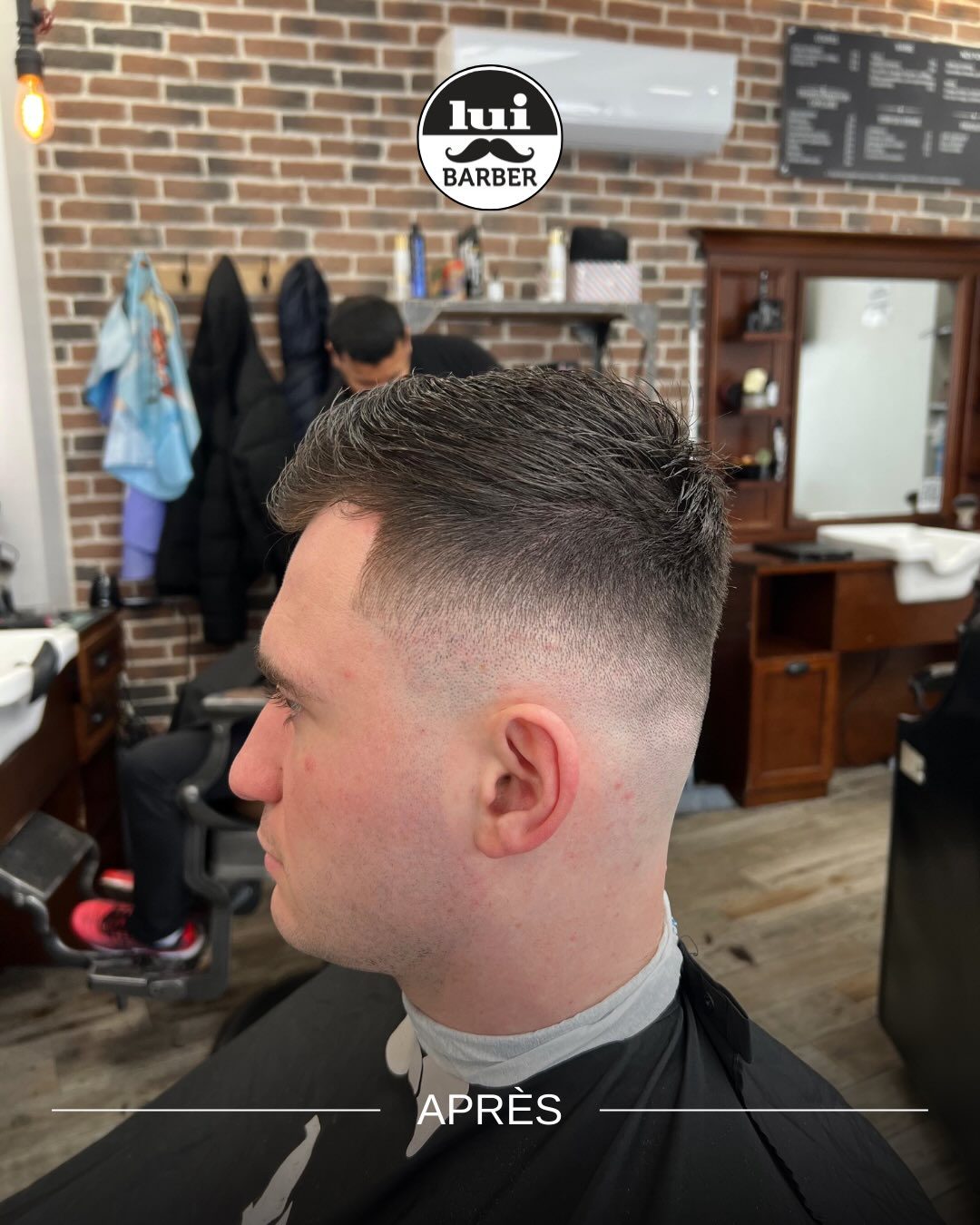 Coupe homme texturée brossée vers le haut avec fondu sur les côtés