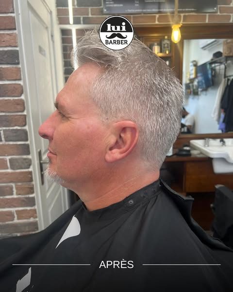Coupe homme courte cheveux gris poivre et sel avec barbe taillée