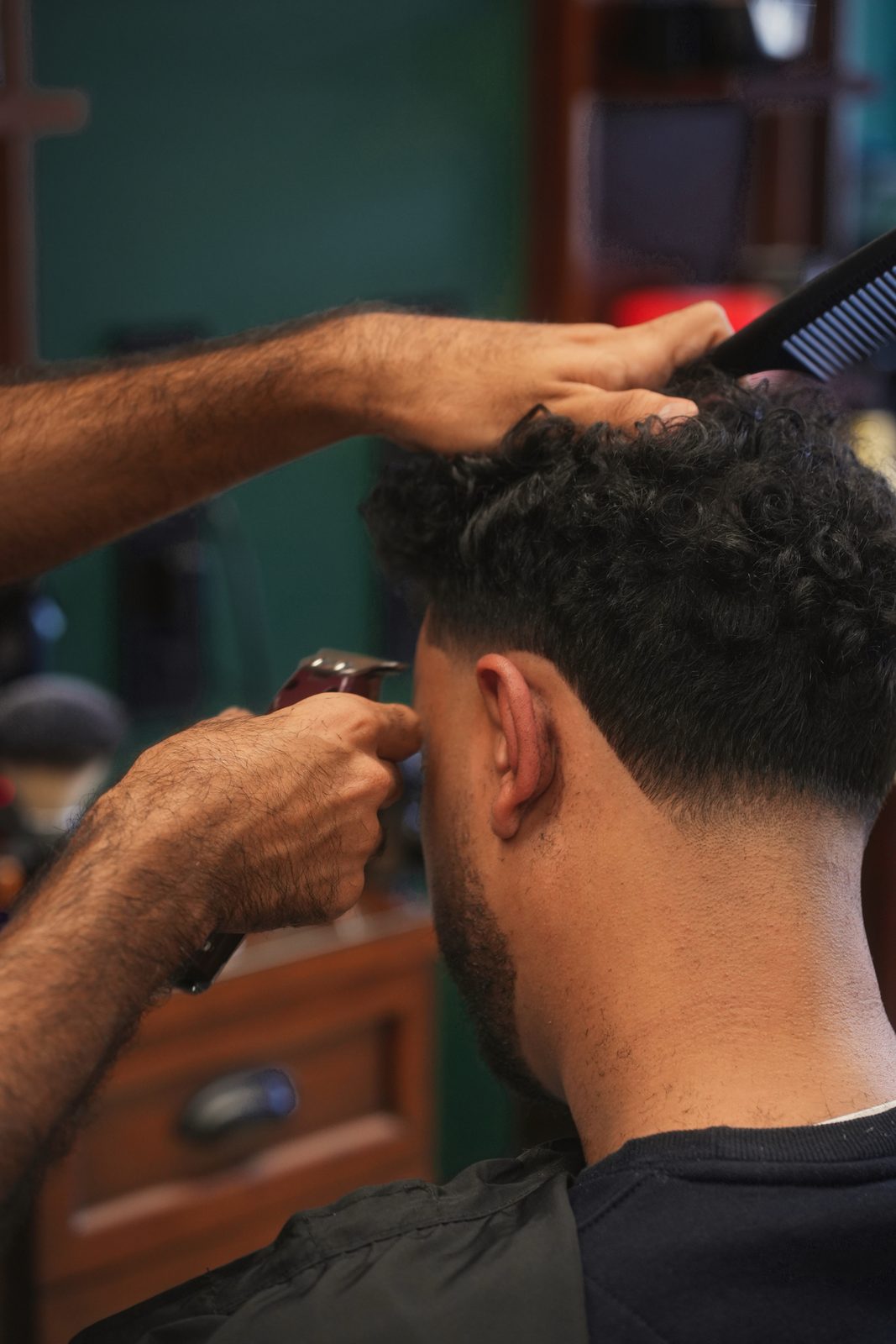 Ambiance du salon Lui Coiffeur Fréjus — barbier Fréjus (photo 2)